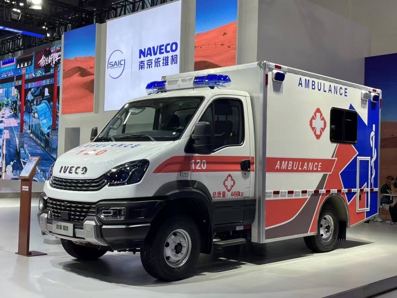 ماشین آمبولانس پزشکی lveco 4wd